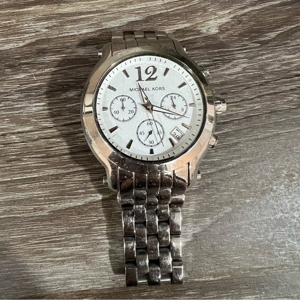 SILVER MICHAEL KORS WATCH